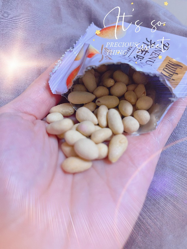 山姆零食芥末味松子仁拆开后的松子仁